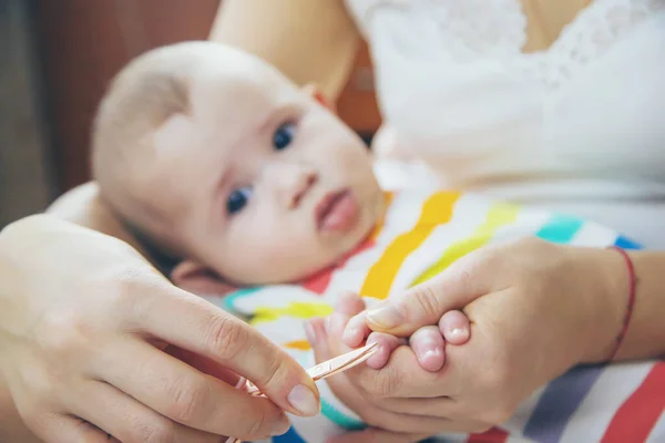 Mother Cuts Little Baby Nails Selective Focus Child — Stock Photo, Image