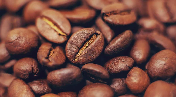 コーヒー豆を閉じるロースト 飲んで 選択的フォーカス 食べ物 — ストック写真