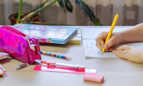 Niño Hace Tarea Enfoque Selectivo Gente — Foto de Stock