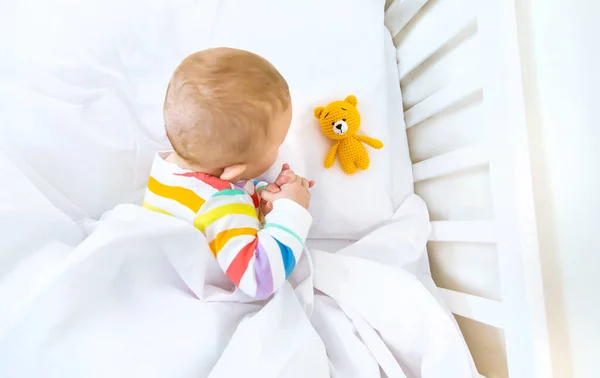 Das Baby Kinderbett Geht Ins Bett Selektiver Fokus Menschen — Stockfoto