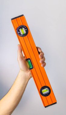 Erkek izolasyonun seviyesinde. Seçici odaklanma. İnsanlar.