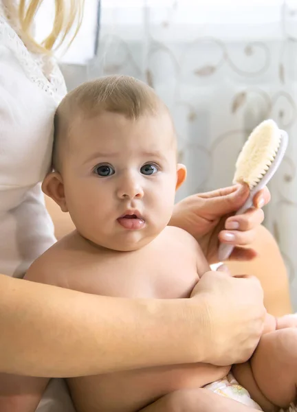 Mother Combing Little Baby Hair Selective Focus People — Stock Photo, Image
