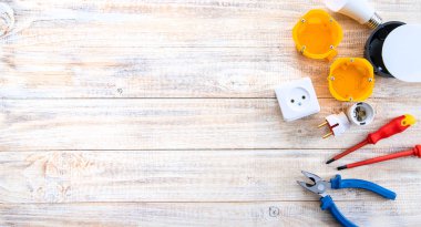 Evde elektrikli tamir aletleri var. Seçici odaklanma. plan