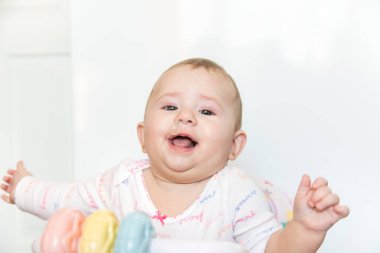 Çocuğun suratındaki sümük. - Soğuk. Seçici odaklanma. İnsanlar.