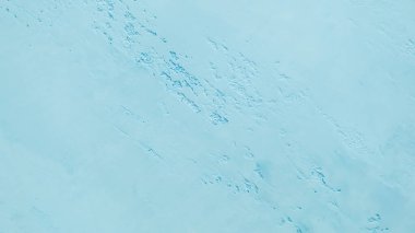 Duvarda dekoratif macun örneği var. Ev tamiri. Seçici odaklanma. Renk.