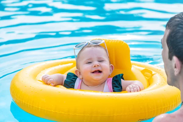 Bebé Nada Círculo Mar Enfoque Selectivo Niño —  Fotos de Stock