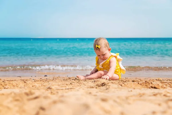 Ребенок Пляже Моря Выборочный Фокус Природа — стоковое фото