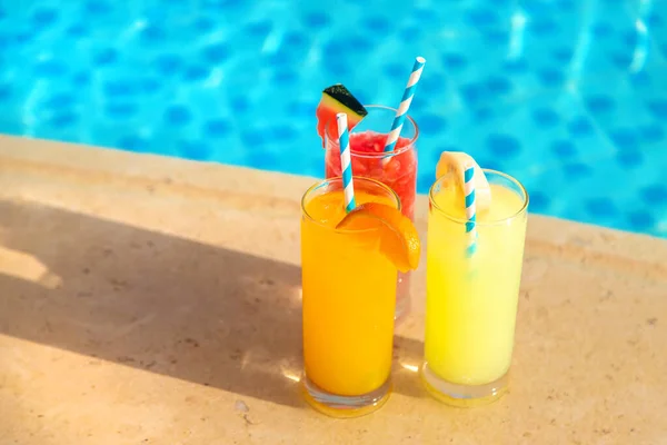 Cocktails Pool Drinks Selective Focus Food — Stock Photo, Image