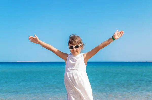 Child Girl Sea Beach Selective Focus Kid — Foto de Stock