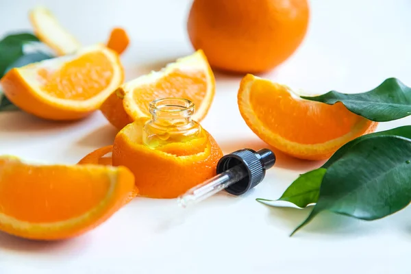 Aceite Esencial Naranja Una Botella Pequeña Enfoque Selectivo Comida — Foto de Stock
