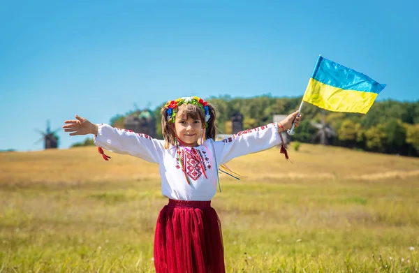 Ребенок Национальном Украинском Костюме Выборочный Фокус Природа — стоковое фото