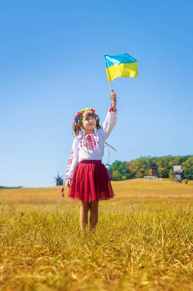 Ребенок Национальном Украинском Костюме Выборочный Фокус Природа — стоковое фото