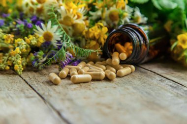 İlaçlar ve ilaç içeren vitaminler. Seçici odaklanma. Doğa.