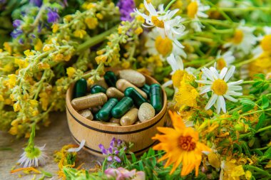 İlaçlar ve ilaç içeren vitaminler. Seçici odaklanma. Doğa.