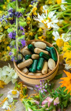 İlaçlar ve ilaç içeren vitaminler. Seçici odaklanma. Doğa.