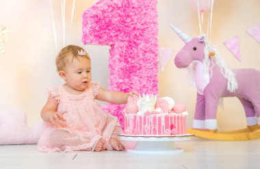 The first year of the baby is a cake. Selective focus. Child.