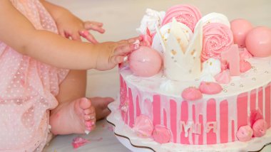The first year of the baby is a cake. Selective focus. Child.