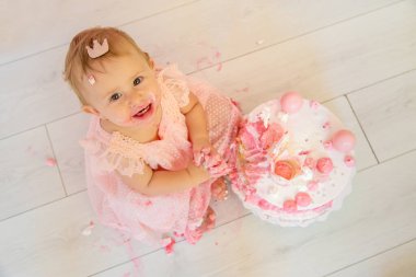 The first year of the baby is a cake. Selective focus. Child.