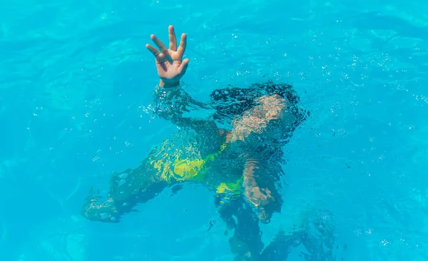 Niño Está Ahogando Agua Enfoque Selectivo Niño —  Fotos de Stock