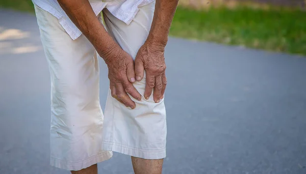 Grandmother Has Old Woman Knee Pain Selective Focus Nature — Stock Photo, Image