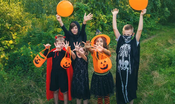 Kinderen Vieren Halloween Gekleed Kostuums Selectieve Focus Kinderen — Stockfoto