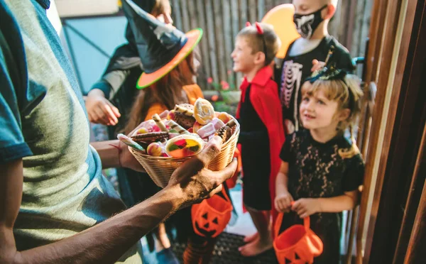 Děti Slaví Halloween Kostýmech Selektivní Soustředění Děti — Stock fotografie