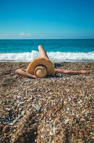 Frau Meer Mit Hut Selektiver Fokus Reise — Stockfoto