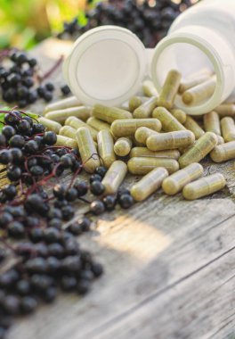 Mürver tentürü ve takviyeler. Seçici odaklanma. Doğa.