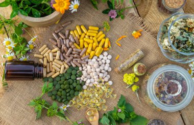 İlaveler, şifalı bitkiler ve çiçekler. Seçici odaklanma. Doğa.