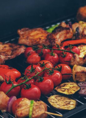 Sebze ve et ızgara. Seçici odaklanma. Yiyecek..