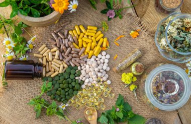 İlaveler, şifalı bitkiler ve çiçekler. Seçici odaklanma. Doğa.