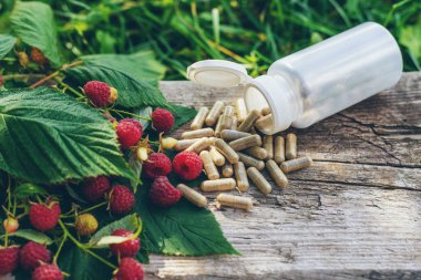Raspberry leaf extract and supplements. Selective focus. Food.