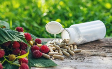 Raspberry leaf extract and supplements. Selective focus. Food.