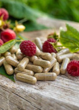 Raspberry leaf extract and supplements. Selective focus. Food.