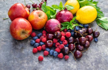 İçinde quercetin olan ürünler. Seçici odaklanma. Yiyecek..