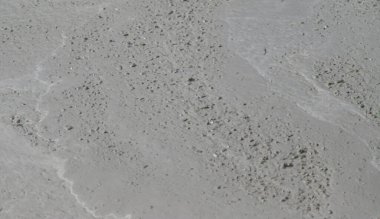 Bir makineden beton dökülüyor. Seçici odaklanma. iş.