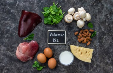 B2 vitamini içeren yiyecekler. Seçici odaklanma. Yiyecek..