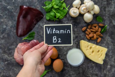 B2 vitamini içeren yiyecekler. Seçici odaklanma. Yiyecek..