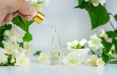 Spa salonu yasemin yağı. Seçici odaklanma. Doğa.