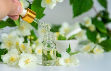 Spa salonu yasemin yağı. Seçici odaklanma. Doğa.