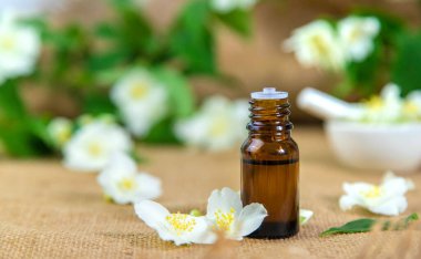 Spa salonu yasemin yağı. Seçici odaklanma. Doğa.