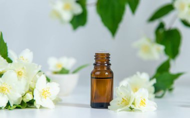 Spa salonu yasemin yağı. Seçici odaklanma. Doğa.