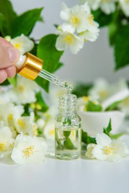 Spa salonu yasemin yağı. Seçici odaklanma. Doğa.