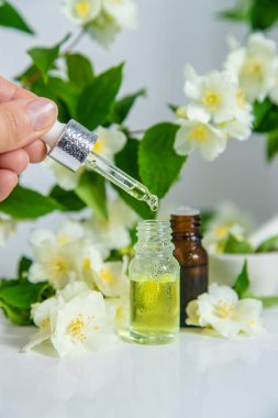 Spa salonu yasemin yağı. Seçici odaklanma. Doğa.