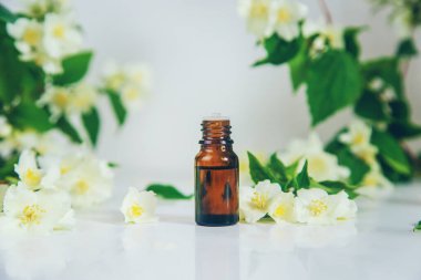 Spa salonu yasemin yağı. Seçici odaklanma. Doğa.