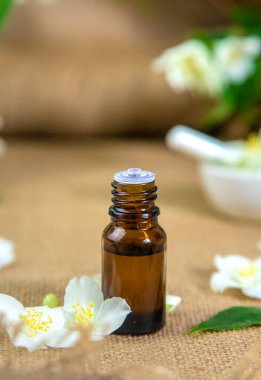 Spa salonu yasemin yağı. Seçici odaklanma. Doğa.