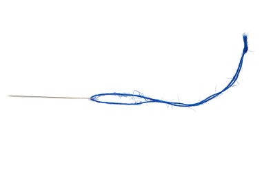 Beyaz arka plandaki iplikler. Seçici odaklanma. İzole et.