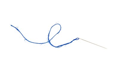 Beyaz arka plandaki iplikler. Seçici odaklanma. İzole et.