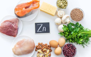 Yiyecekler çinko besin içerir. Seçici odaklanma. Zn.