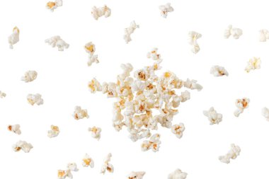 Beyaz arka planda izole edilmiş patlamış mısır. Seçici odaklanma. Yiyecek..